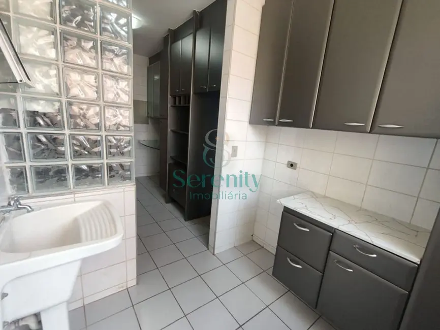 Foto 3 de Apartamento com 3 quartos para alugar, 81m2 em San Remo, Londrina - PR