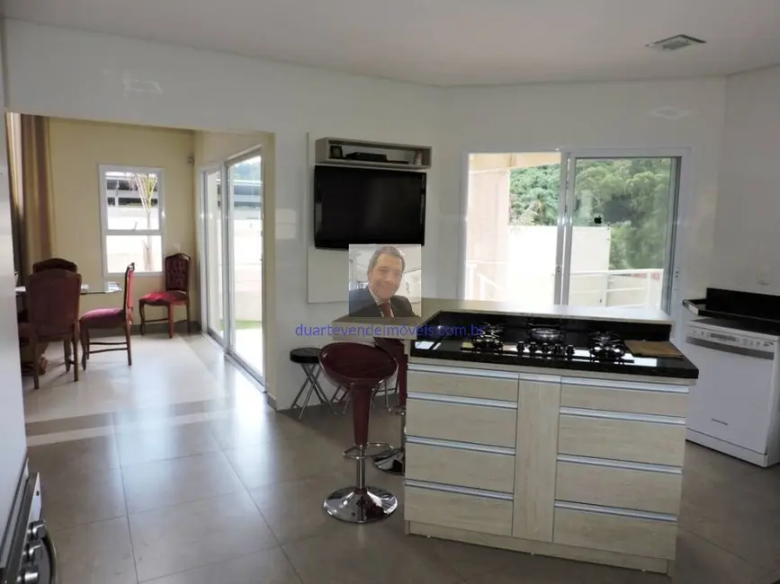 Foto 4 de Casa com 4 quartos à venda, 1296m2 em Chácara de La Rocca, Carapicuiba - SP