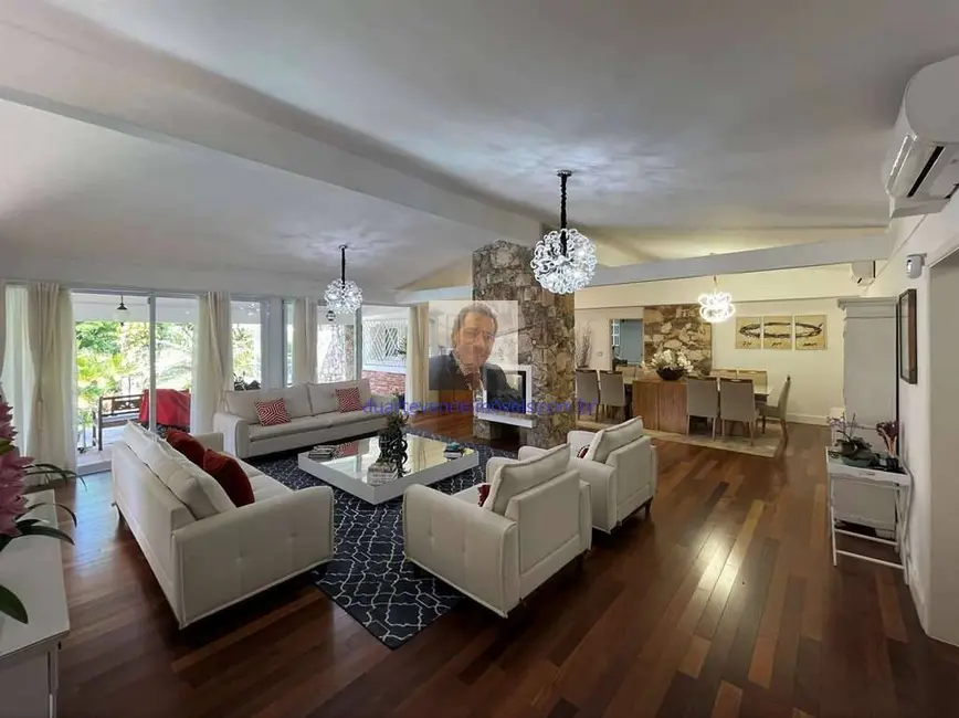 Casa com 4 quartos à venda, 850m2 em Vila Santo Antônio, Cotia - SP - imagem 7 Foto 7 de Casa com 4 quartos à venda, 850m2 em Vila Santo Antônio, Cotia - SP