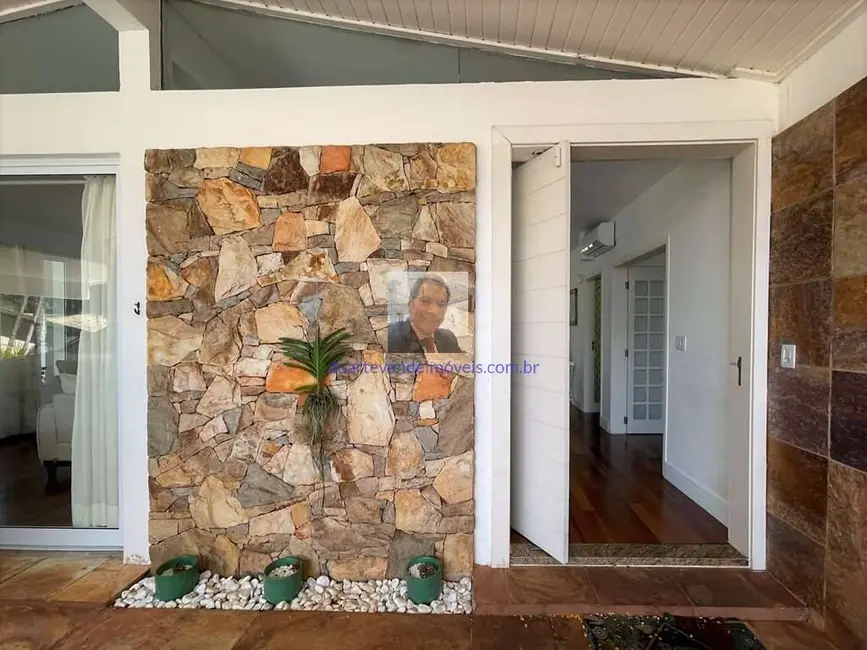 Casa com 4 quartos à venda, 850m2 em Vila Santo Antônio, Cotia - SP - imagem 6 Foto 6 de Casa com 4 quartos à venda, 850m2 em Vila Santo Antônio, Cotia - SP