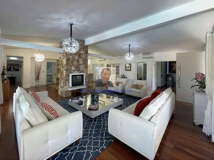 Casa com 4 quartos à venda, 850m2 em Vila Santo Antônio, Cotia - SP - imagem 8 Foto 8 de Casa com 4 quartos à venda, 850m2 em Vila Santo Antônio, Cotia - SP