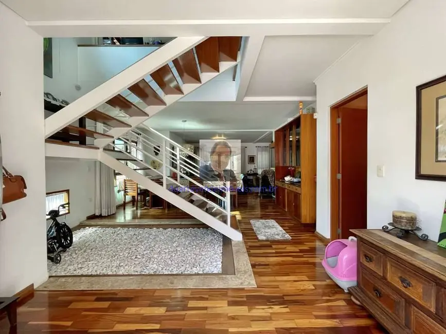 Casa de Condomínio com 3 quartos à venda, 358m2 em Chácara das Paineiras, Carapicuiba - SP - imagem 8 Foto 8 de Casa de Condomínio com 3 quartos à venda, 358m2 em Chácara das Paineiras, Carapicuiba - SP