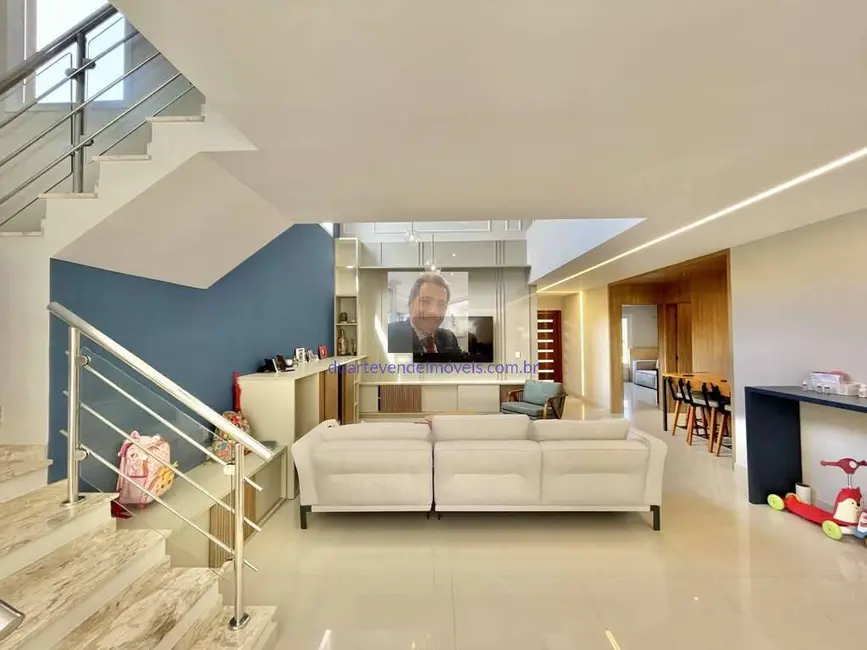 Casa de Condomínio com 4 quartos à venda, 359m2 em São Paulo II, Cotia - SP - imagem 4 Foto 4 de Casa de Condomínio com 4 quartos à venda, 359m2 em São Paulo II, Cotia - SP