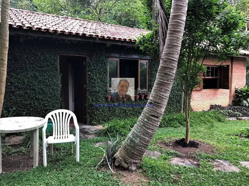 Casa com 3 quartos à venda, 482m2 em Vila Santo Antônio, Cotia - SP - imagem 3 Foto 3 de Casa com 3 quartos à venda, 482m2 em Vila Santo Antônio, Cotia - SP