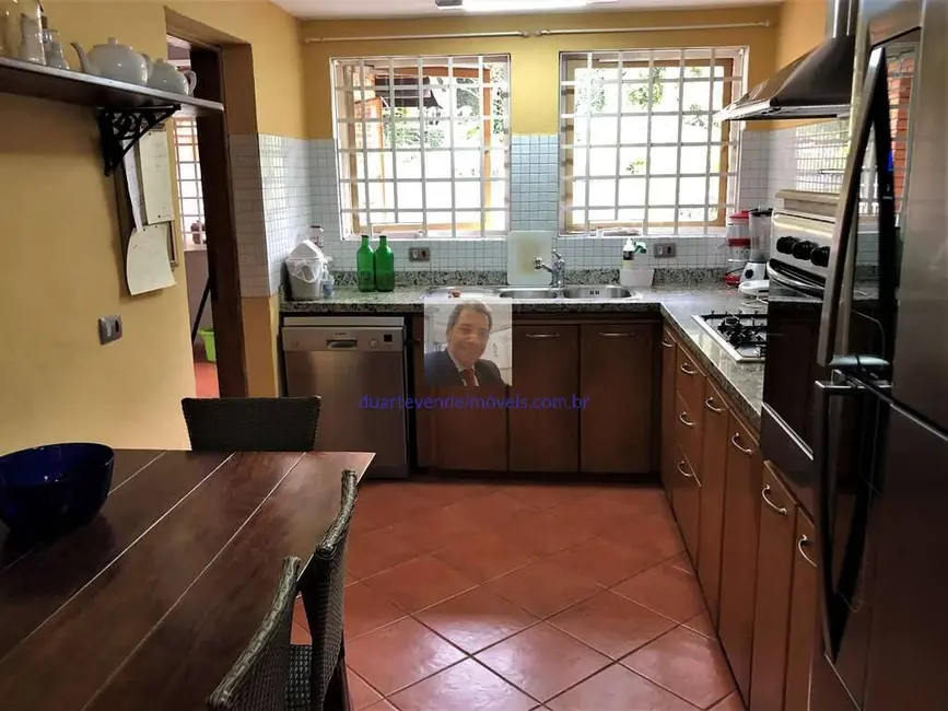 Casa com 3 quartos à venda, 482m2 em Vila Santo Antônio, Cotia - SP - imagem 6 Foto 6 de Casa com 3 quartos à venda, 482m2 em Vila Santo Antônio, Cotia - SP