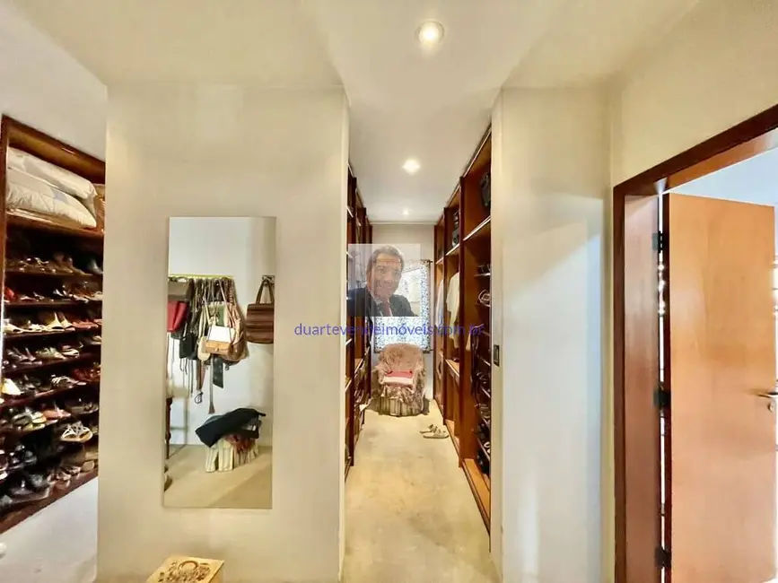 Casa com 5 quartos à venda e para alugar, 923m2 em Vila Santo Antônio, Cotia - SP - imagem 4 Foto 4 de Casa com 5 quartos à venda e para alugar, 923m2 em Vila Santo Antônio, Cotia - SP