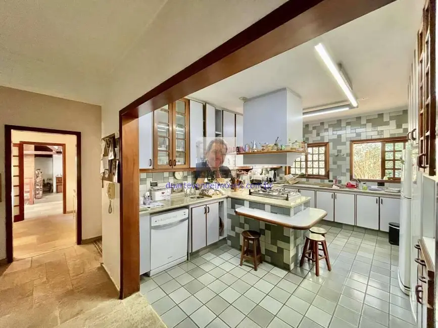 Casa com 5 quartos à venda e para alugar, 923m2 em Vila Santo Antônio, Cotia - SP - imagem 8 Foto 8 de Casa com 5 quartos à venda e para alugar, 923m2 em Vila Santo Antônio, Cotia - SP