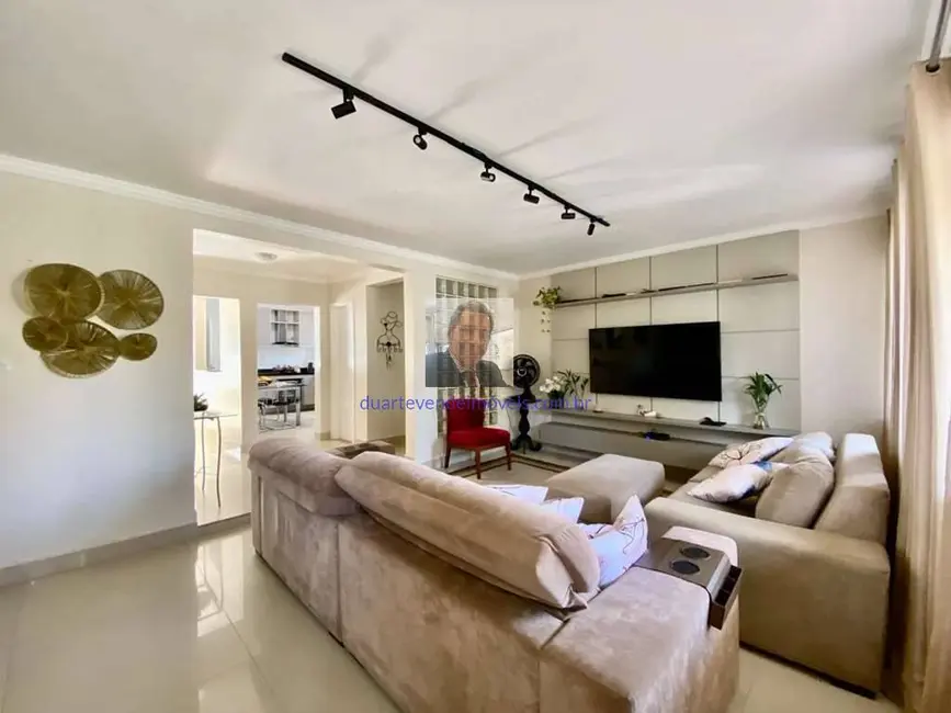 Foto 3 de Casa com 4 quartos à venda, 312m2 em Jardim Bolívia, Jandira - SP