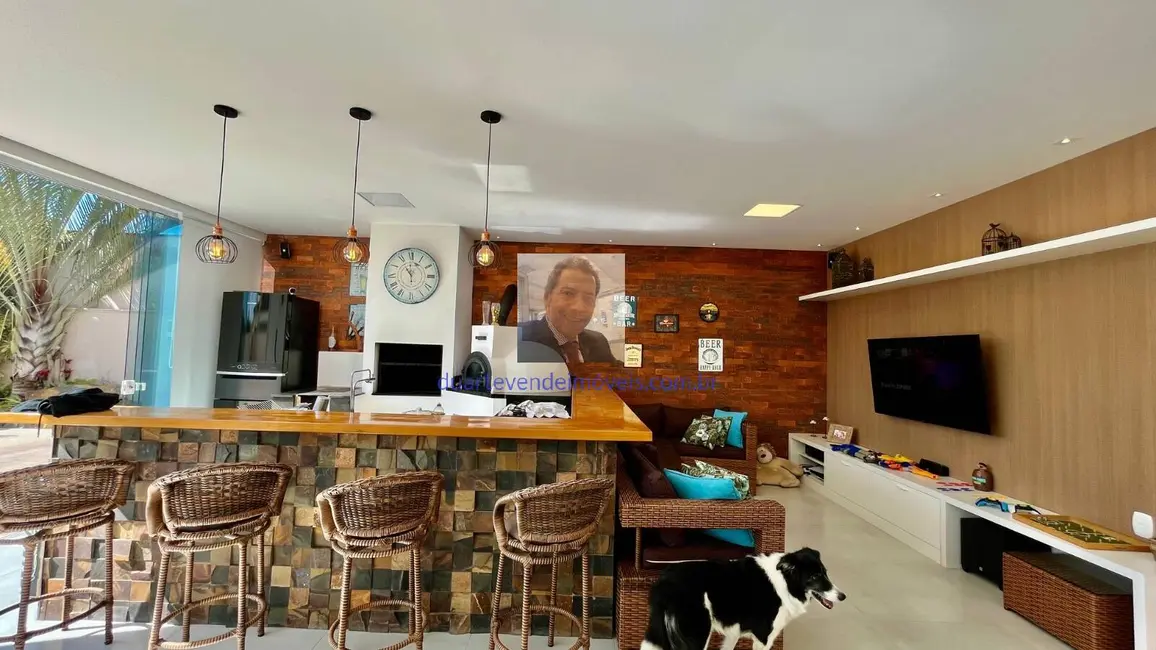 Casa de Condomínio com 4 quartos à venda, 380m2 em Jardim do Golf I, Jandira - SP - imagem 3 Foto 3 de Casa de Condomínio com 4 quartos à venda, 380m2 em Jardim do Golf I, Jandira - SP