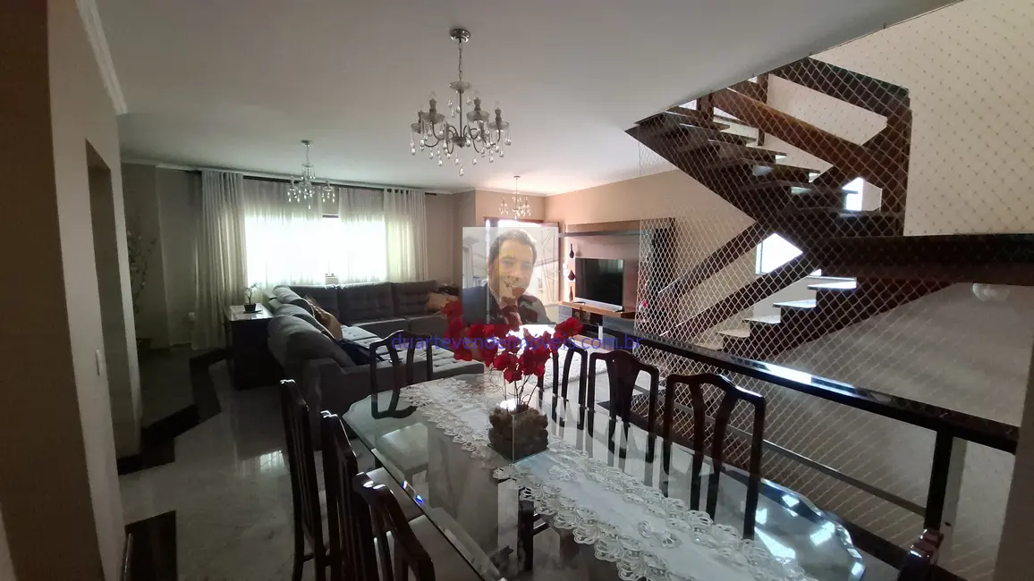 Casa com 3 quartos à venda, 340m2 em Adalgisa, Osasco - SP - imagem 4 Foto 4 de Casa com 3 quartos à venda, 340m2 em Adalgisa, Osasco - SP