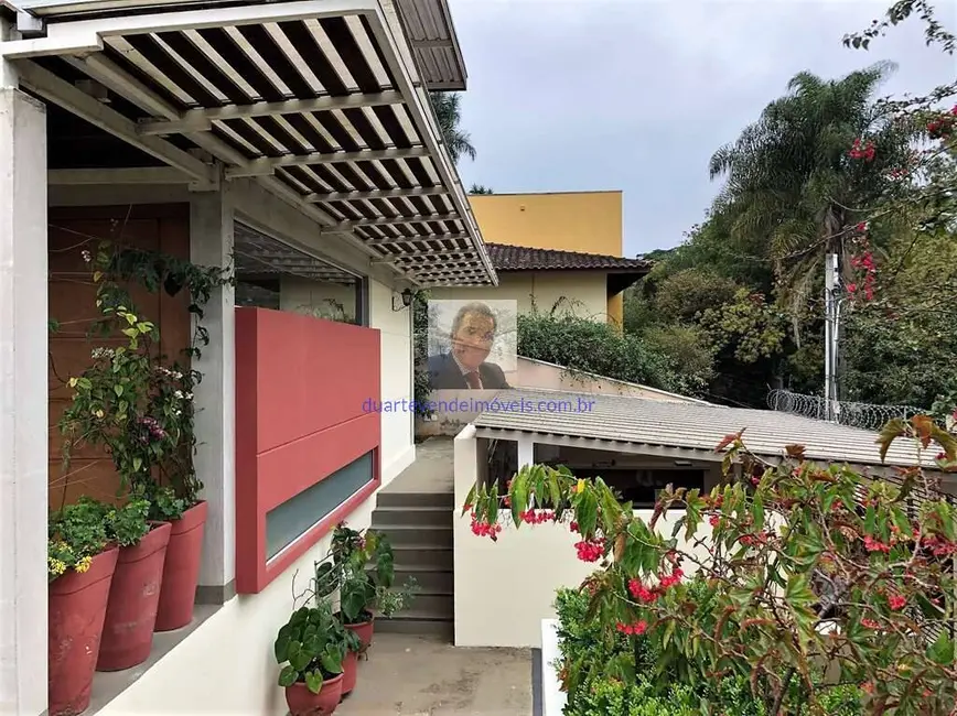 Casa com 3 quartos à venda, 344m2 em Vila Santo Antônio, Cotia - SP - imagem 4 Foto 4 de Casa com 3 quartos à venda, 344m2 em Vila Santo Antônio, Cotia - SP