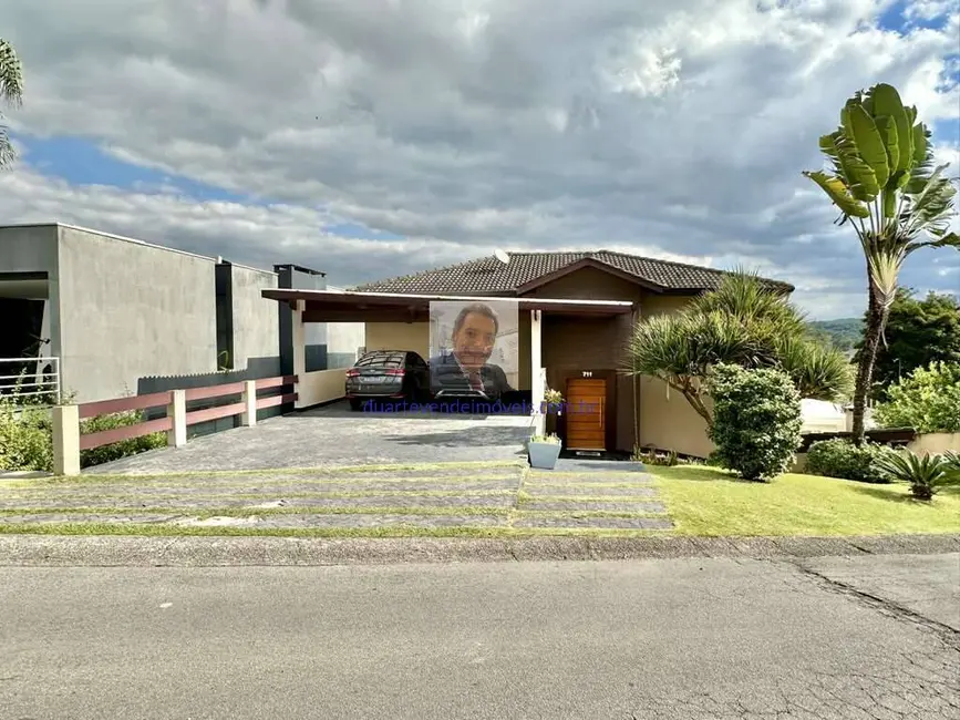 Foto 1 de Casa de Condomínio com 3 quartos à venda, 330m2 em Golf Gardens, Carapicuiba - SP