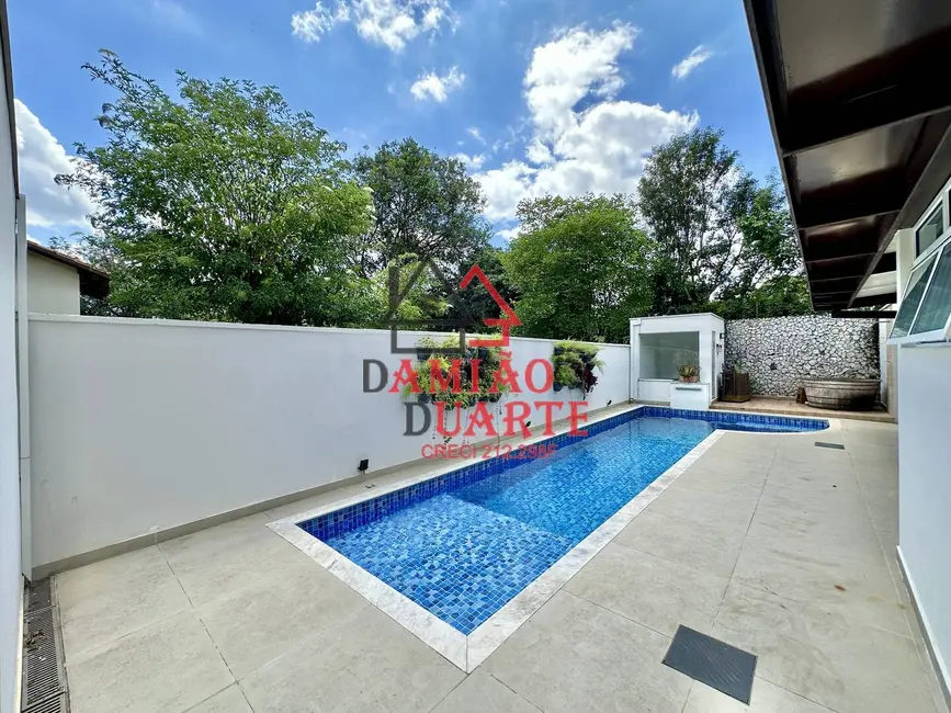 Casa com 3 quartos à venda, 345m2 em Vila Santo Antônio, Cotia - SP - imagem 1 Foto 1 de Casa com 3 quartos à venda, 345m2 em Vila Santo Antônio, Cotia - SP