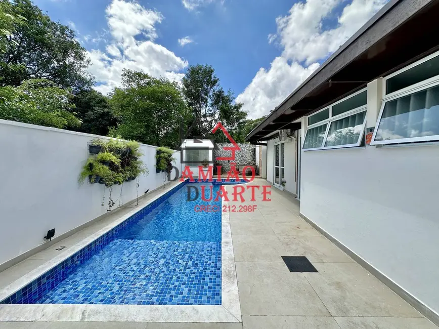 Casa com 3 quartos à venda, 345m2 em Vila Santo Antônio, Cotia - SP - imagem 2 Foto 2 de Casa com 3 quartos à venda, 345m2 em Vila Santo Antônio, Cotia - SP