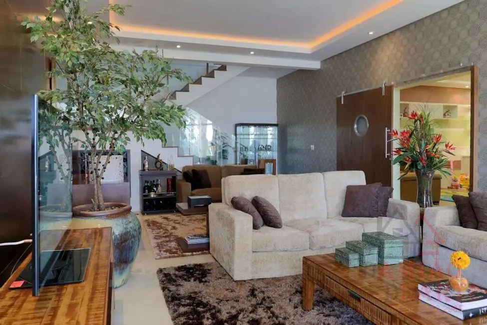 Casa de Condomínio com 3 quartos à venda, 555m2 em Golf Gardens, Carapicuiba - SP - imagem 4 Foto 4 de Casa de Condomínio com 3 quartos à venda, 555m2 em Golf Gardens, Carapicuiba - SP