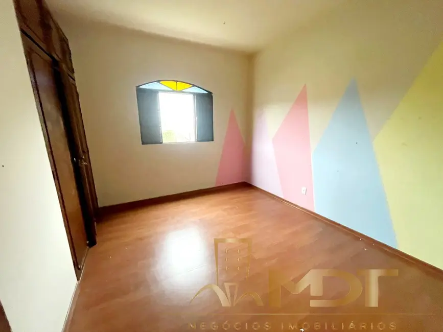 Casa com 7 quartos à venda, 549m2 em Jardim dos Comerciários (Venda Nova), Belo Horizonte - MG - imagem 3 Foto 3 de Casa com 7 quartos à venda, 549m2 em Jardim dos Comerciários (Venda Nova), Belo Horizonte - MG