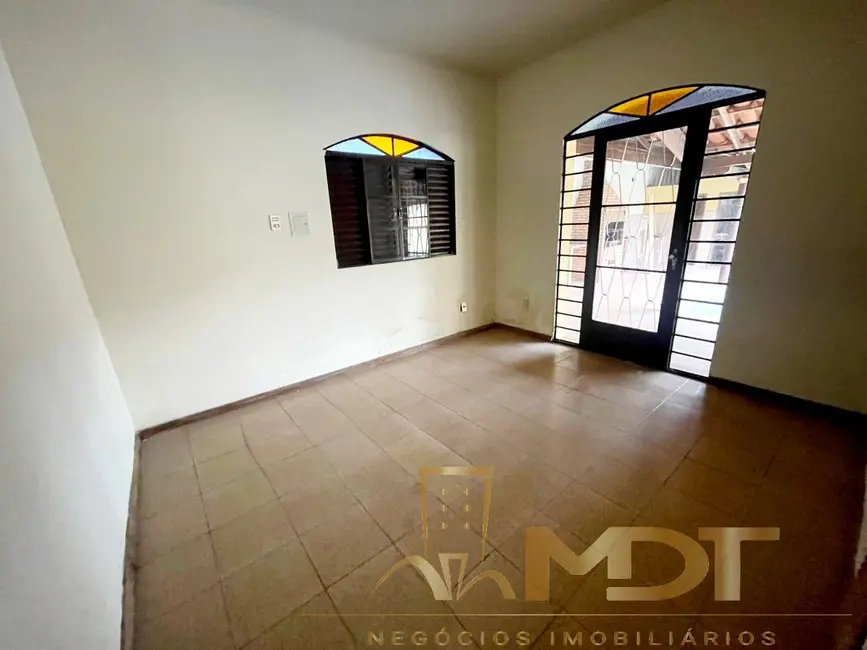Casa com 7 quartos à venda, 549m2 em Jardim dos Comerciários (Venda Nova), Belo Horizonte - MG - imagem 6 Foto 6 de Casa com 7 quartos à venda, 549m2 em Jardim dos Comerciários (Venda Nova), Belo Horizonte - MG