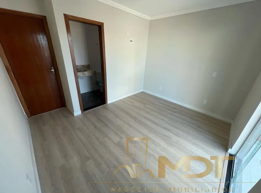 Apartamento com 5 quartos à venda, 167m2 em Heliópolis, Belo Horizonte - MG - imagem 9 Foto 9 de Apartamento com 5 quartos à venda, 167m2 em Heliópolis, Belo Horizonte - MG
