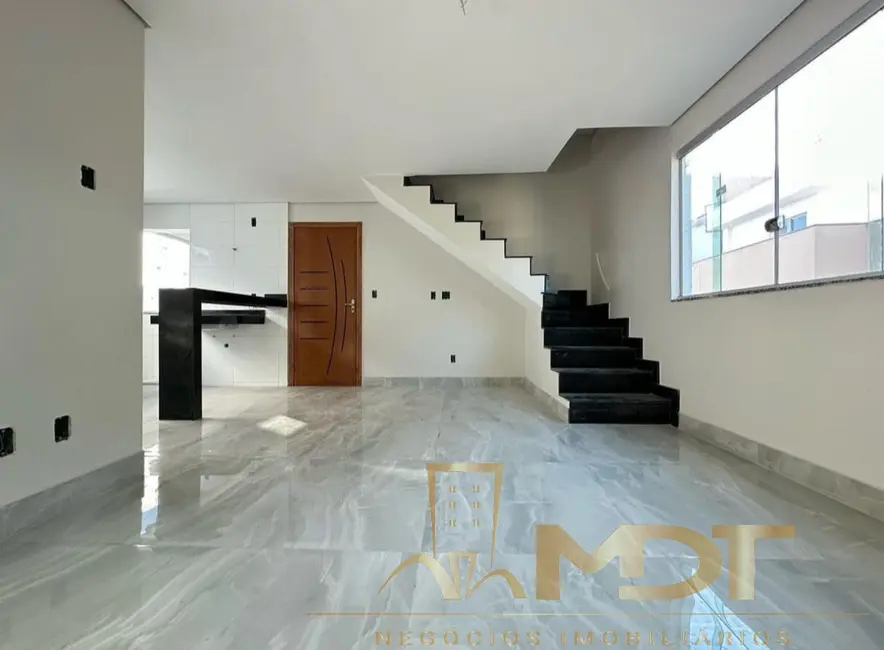 Apartamento com 5 quartos à venda, 167m2 em Heliópolis, Belo Horizonte - MG - imagem 2 Foto 2 de Apartamento com 5 quartos à venda, 167m2 em Heliópolis, Belo Horizonte - MG