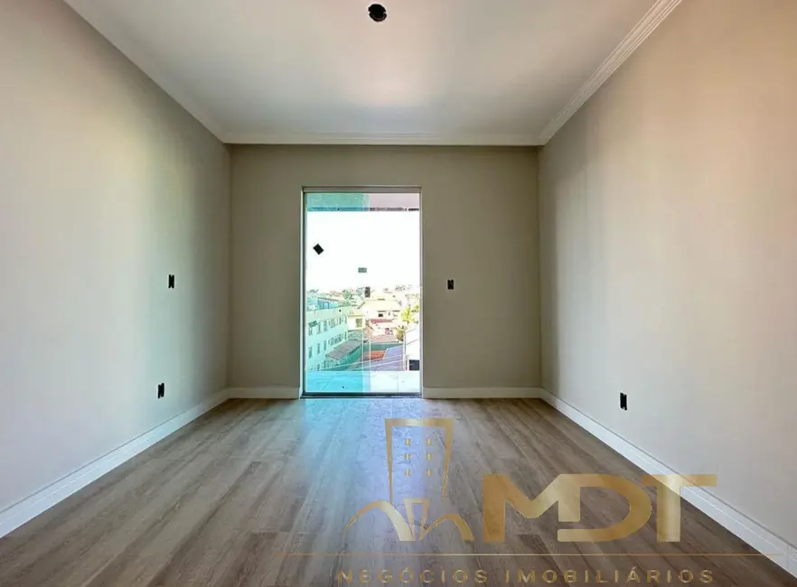 Apartamento com 5 quartos à venda, 167m2 em Heliópolis, Belo Horizonte - MG - imagem 3 Foto 3 de Apartamento com 5 quartos à venda, 167m2 em Heliópolis, Belo Horizonte - MG