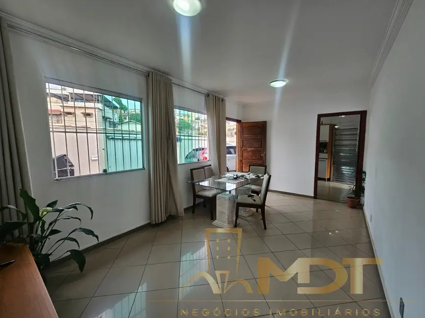 Casa com 3 quartos à venda, 140m2 em Santa Mônica, Belo Horizonte - MG - imagem 4 Foto 4 de Casa com 3 quartos à venda, 140m2 em Santa Mônica, Belo Horizonte - MG