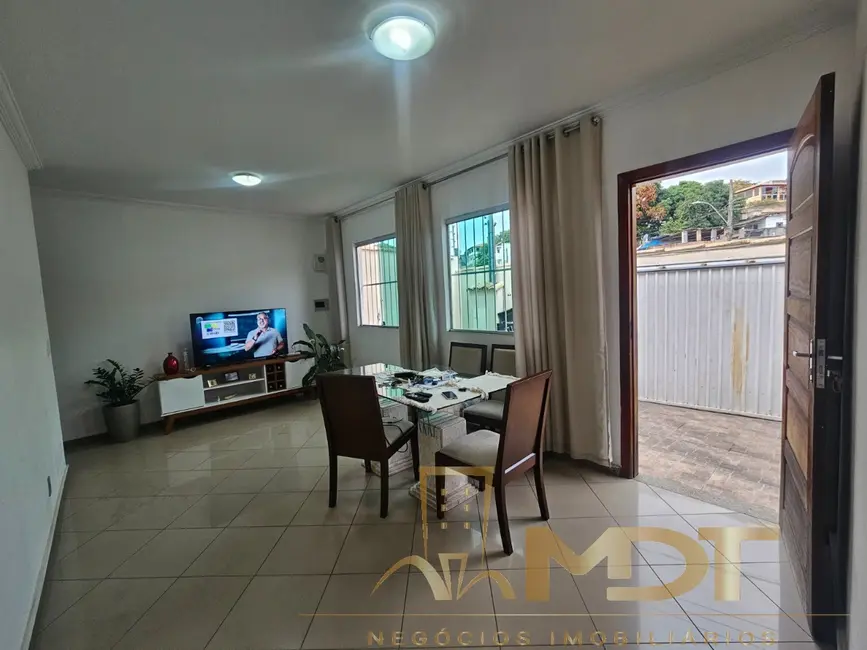 Casa com 3 quartos à venda, 140m2 em Santa Mônica, Belo Horizonte - MG - imagem 2 Foto 2 de Casa com 3 quartos à venda, 140m2 em Santa Mônica, Belo Horizonte - MG