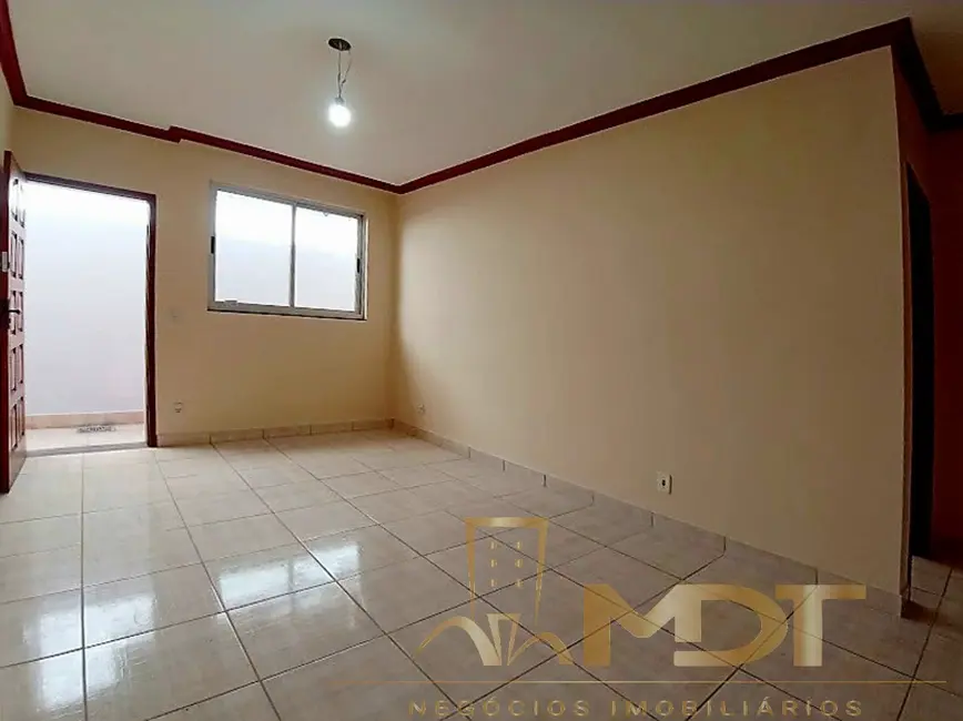 Foto 6 de Casa com 2 quartos à venda, 58m2 em Contagem - MG
