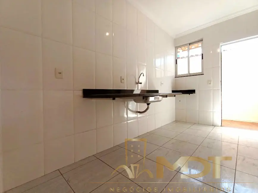 Foto 2 de Casa com 2 quartos à venda, 58m2 em Contagem - MG