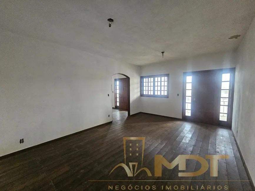 Foto 2 de Casa com 4 quartos à venda, 232m2 em Copacabana, Belo Horizonte - MG