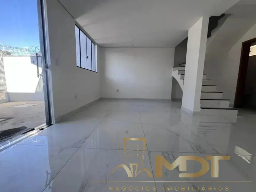Casa de Condomínio com 3 quartos à venda, 154m2 em Piratininga (Venda Nova), Belo Horizonte - MG - imagem 4 Foto 4 de Casa de Condomínio com 3 quartos à venda, 154m2 em Piratininga (Venda Nova), Belo Horizonte - MG