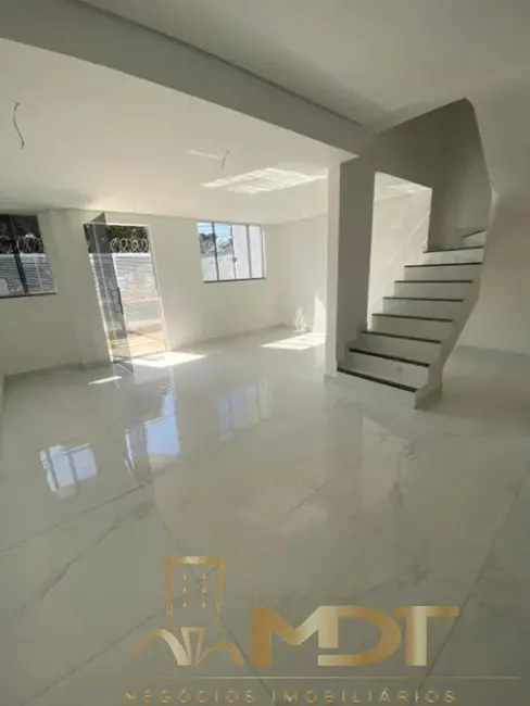 Casa de Condomínio com 3 quartos à venda, 154m2 em Piratininga (Venda Nova), Belo Horizonte - MG - imagem 5 Foto 5 de Casa de Condomínio com 3 quartos à venda, 154m2 em Piratininga (Venda Nova), Belo Horizonte - MG