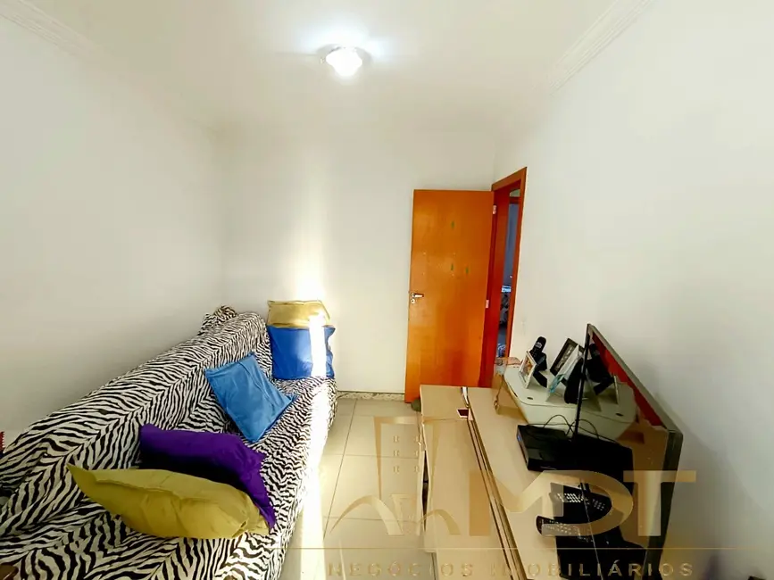 Foto 3 de Casa com 3 quartos à venda, 90m2 em Heliópolis, Belo Horizonte - MG