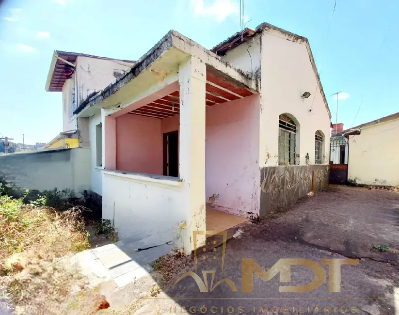 Foto 1 de Casa com 2 quartos à venda, 114m2 em Santa Cruz, Belo Horizonte - MG