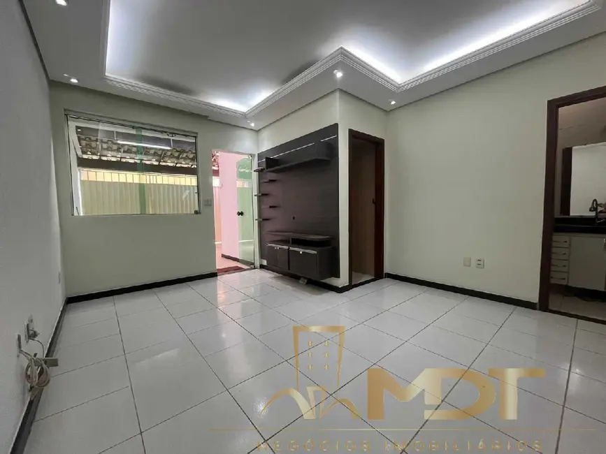 Foto 2 de Casa com 2 quartos à venda, 71m2 em Santa Mônica, Belo Horizonte - MG
