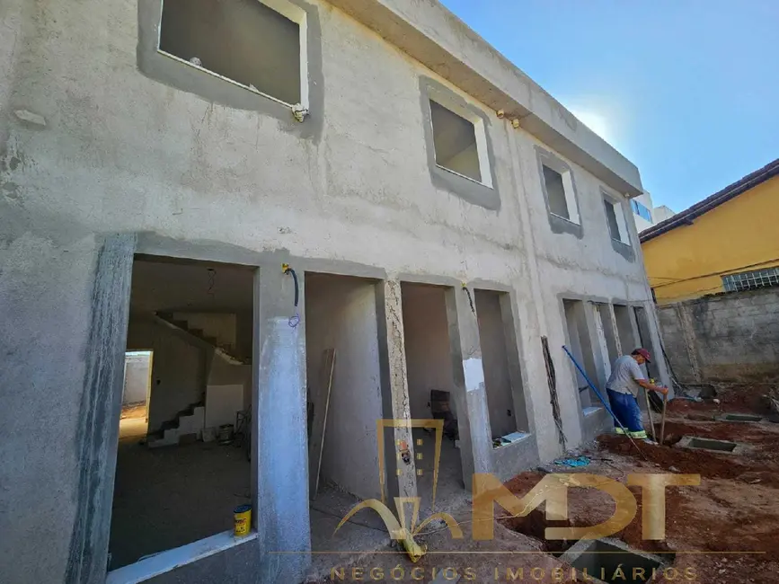 Casa com 2 quartos à venda, 65m2 em Jardim dos Comerciários (Venda Nova), Belo Horizonte - MG - imagem 1 Foto 1 de Casa com 2 quartos à venda, 65m2 em Jardim dos Comerciários (Venda Nova), Belo Horizonte - MG