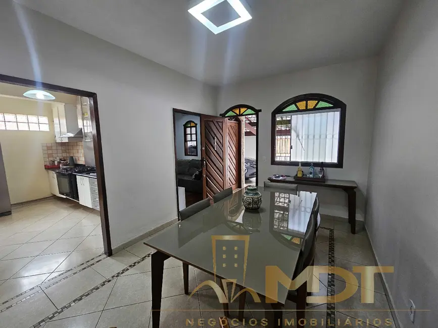 Foto 1 de Casa com 4 quartos à venda, 145m2 em Santa Amélia, Belo Horizonte - MG