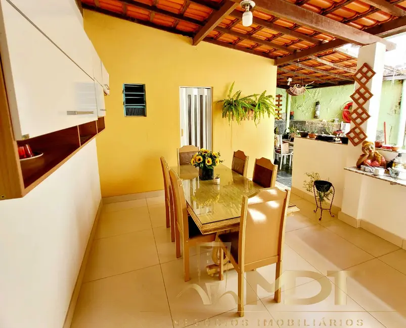 Foto 1 de Casa com 2 quartos à venda, 85m2 em Santa Mônica, Belo Horizonte - MG
