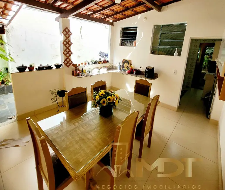 Casa com 2 quartos à venda, 85m2 em Santa Mônica, Belo Horizonte - MG - imagem 3 Foto 3 de Casa com 2 quartos à venda, 85m2 em Santa Mônica, Belo Horizonte - MG