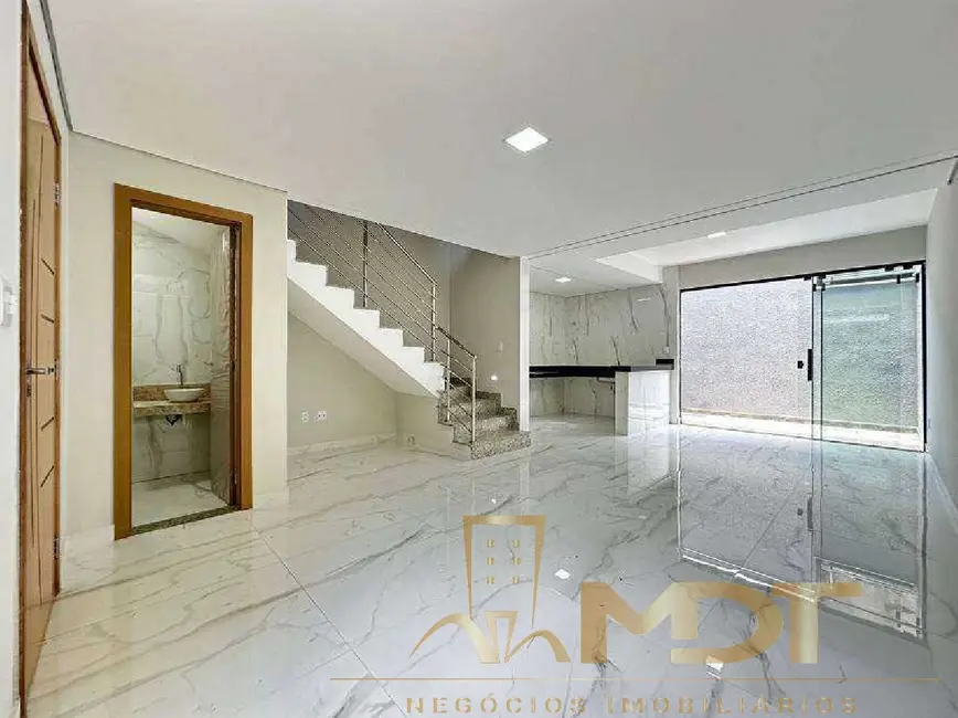 Foto 2 de Casa com 3 quartos à venda, 168m2 em Santa Mônica, Belo Horizonte - MG