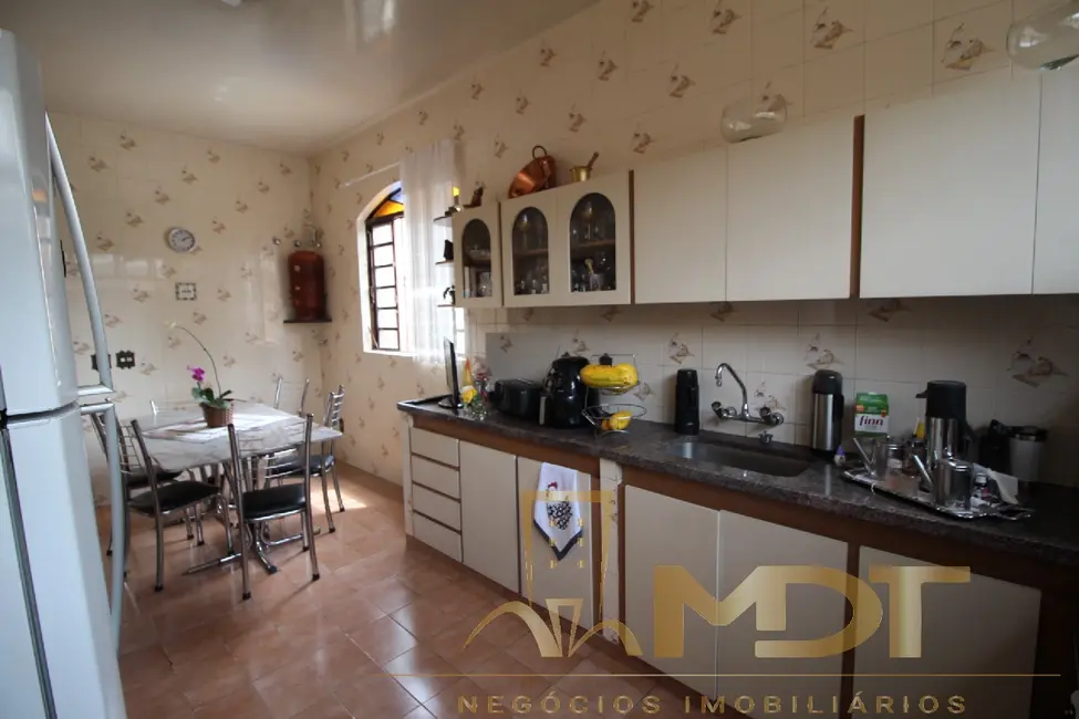 Foto 4 de Casa com 5 quartos à venda, 400m2 em Vila Cloris, Belo Horizonte - MG