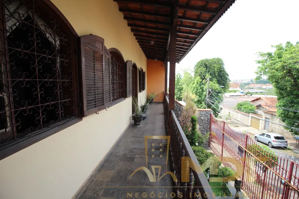 Foto 8 de Casa com 5 quartos à venda, 400m2 em Vila Cloris, Belo Horizonte - MG