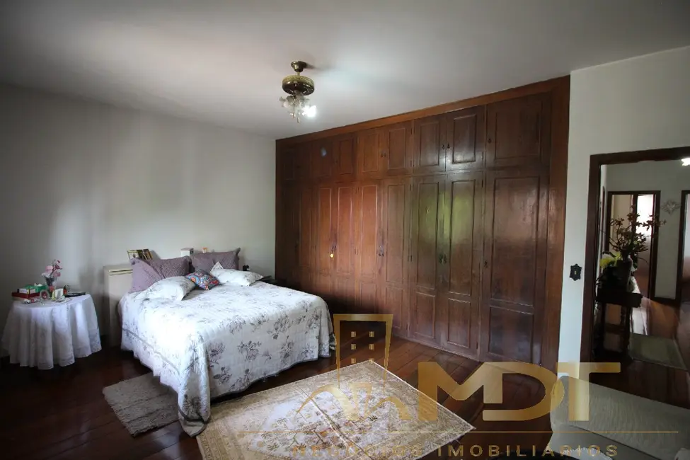 Foto 2 de Casa com 5 quartos à venda, 400m2 em Vila Cloris, Belo Horizonte - MG