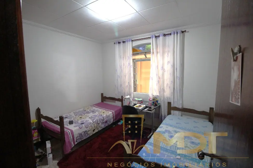 Casa com 4 quartos à venda, 200m2 em Santa Mônica, Belo Horizonte - MG - imagem 5 Foto 5 de Casa com 4 quartos à venda, 200m2 em Santa Mônica, Belo Horizonte - MG