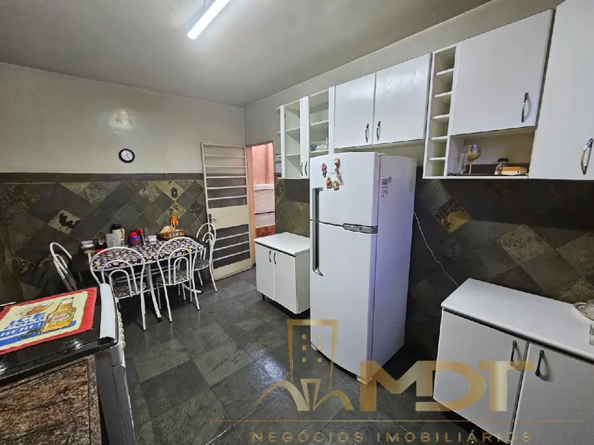 Foto 2 de Casa com 4 quartos à venda em Santa Amélia, Belo Horizonte - MG