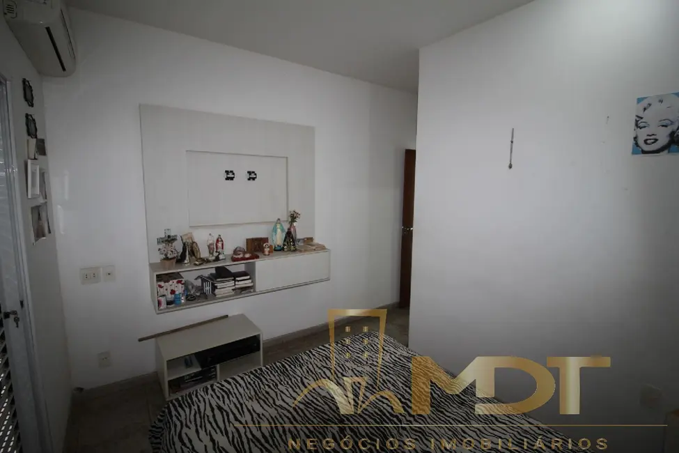 Casa com 4 quartos à venda, 500m2 em Garças, Belo Horizonte - MG - imagem 4 Foto 4 de Casa com 4 quartos à venda, 500m2 em Garças, Belo Horizonte - MG