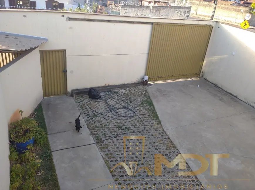 Casa com 4 quartos à venda, 300m2 em Santa Mônica, Belo Horizonte - MG - imagem 5 Foto 5 de Casa com 4 quartos à venda, 300m2 em Santa Mônica, Belo Horizonte - MG