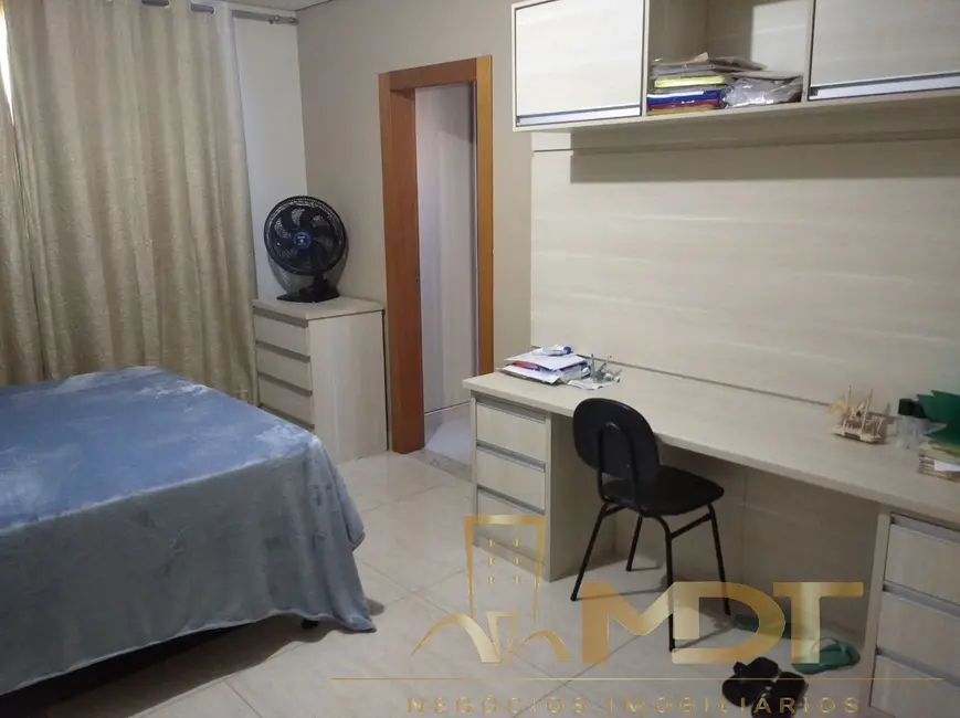 Casa com 4 quartos à venda, 300m2 em Santa Mônica, Belo Horizonte - MG - imagem 6 Foto 6 de Casa com 4 quartos à venda, 300m2 em Santa Mônica, Belo Horizonte - MG