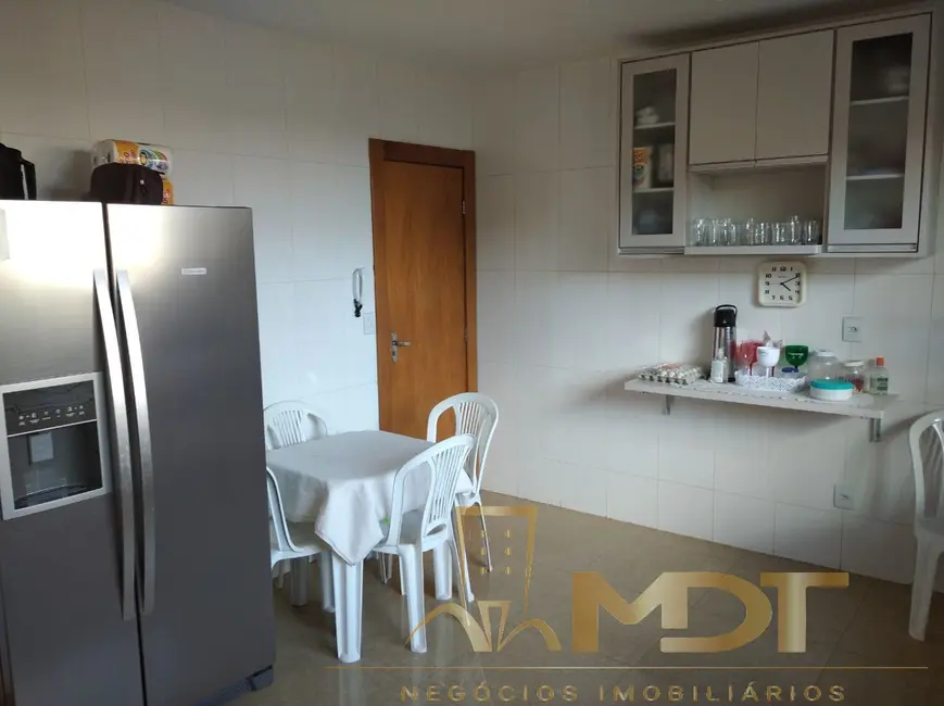 Casa com 4 quartos à venda, 300m2 em Santa Mônica, Belo Horizonte - MG - imagem 3 Foto 3 de Casa com 4 quartos à venda, 300m2 em Santa Mônica, Belo Horizonte - MG
