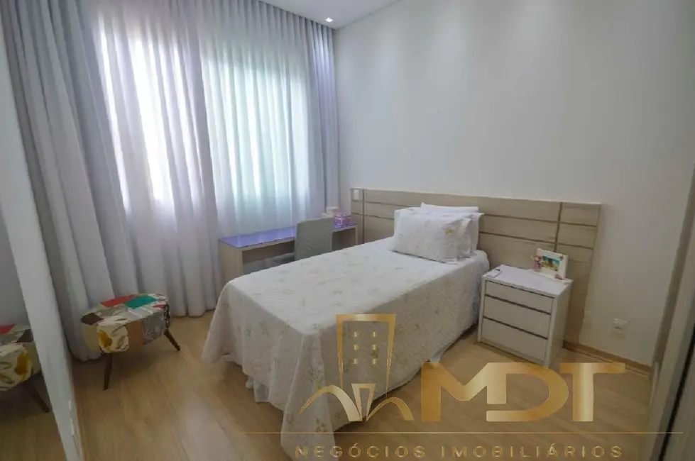 Casa de Condomínio com 4 quartos à venda, 375m2 em Vespasiano - MG - imagem 9 Foto 9 de Casa de Condomínio com 4 quartos à venda, 375m2 em Vespasiano - MG