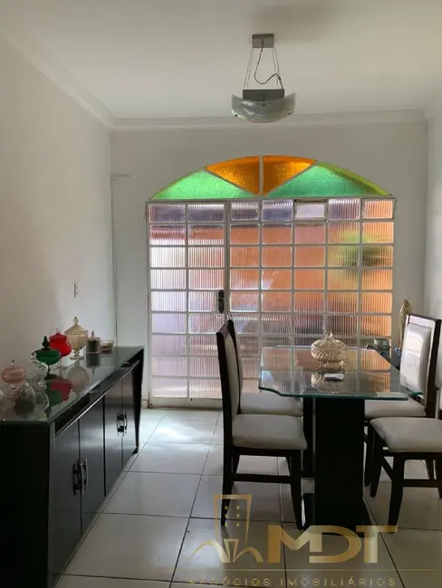 Casa com 3 quartos à venda, 120m2 em Santa Mônica, Belo Horizonte - MG - imagem 4 Foto 4 de Casa com 3 quartos à venda, 120m2 em Santa Mônica, Belo Horizonte - MG